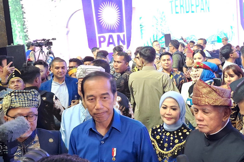 Presiden Joko Widodo menanggapi pupusnya kans putra bungsunya Kaesang Pangarep, yang juga Ketua Umum Partai Solidaritas Indonesia (PSI), untuk maju dalam Pilkada Serentak 2024.