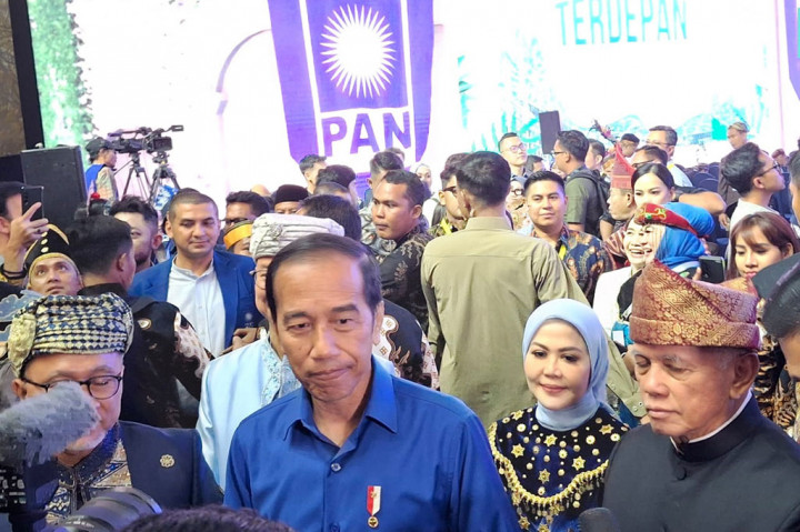 Presiden Joko Widodo menanggapi pupusnya kans putra bungsunya Kaesang Pangarep, yang juga Ketua Umum Partai Solidaritas Indonesia (PSI), untuk maju dalam Pilkada Serentak 2024.