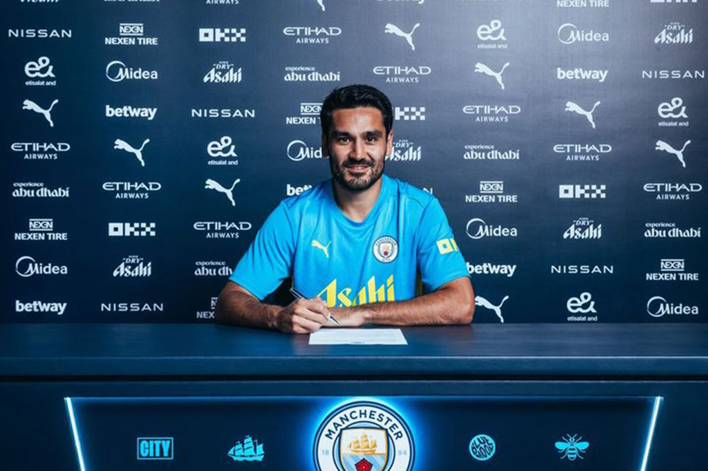 Gelandang Ilkay Gundogan resmi kembali ke Manchester City setelah satu musim membela Barcelona.
