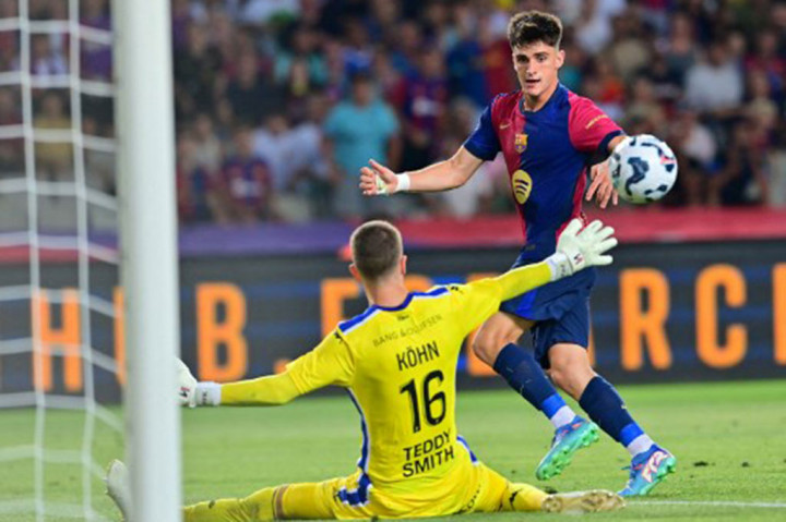 Pau Victor sendiri sebelumnya merupakan pemain pinjaman Barcelona dari Girona. Pesepak bola berusia 22 tahun itu sejatinya memang hasil didikan akademi Girona. Pada Juli 2022, Victor naik ke tim utama Girona tetapi langsung dipinjamkan ke klub divisi keempat Spanyol CE Sabadell satu bulan kemudian.