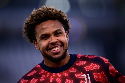 Juventus resmi memperpanjang kontrak pemain mereka Weston McKennie sampai Juni 2026. Pemain asal Amerika Serikat itu memperpanjang kontraknya setelah mengabdi selama empat musim di Juventus sejak September 2020.