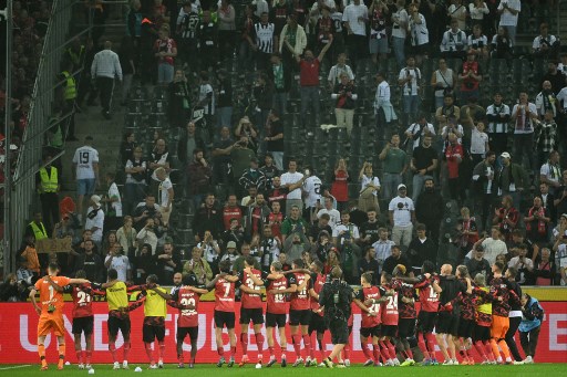 Juara bertahan Bayer Leverkusen mengamankan tiga poin dari markas Borussia Monchengladbach usai menang dramatis 3-2 pada pertandingan perdana Liga Jerman di Stadion Borussia-Park, Monchengladbach, Sabtu, 24 Agustus 2024 pagi WIB.