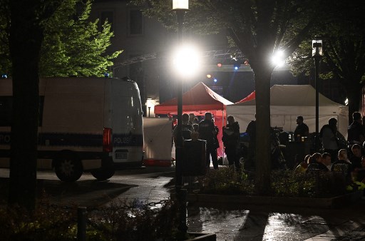 Sekitar pukul 21:45 waktu setempat (2:45 WIB), seorang pria secara acak menyerang para pejalan kaki dengan pisau di pusat kota Solingen, lapor surat kabar Bild.