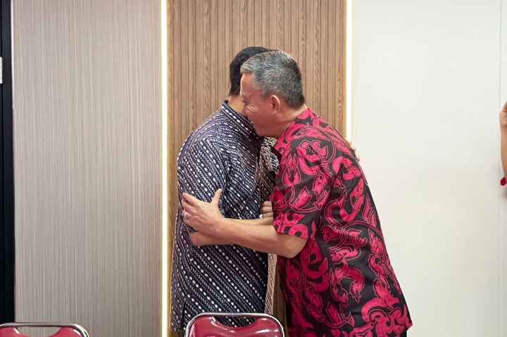 Kedatangan Anies pun disambut Ketua Fraksi PDIP DPRD DKI Jakarta Prasetyo Edi Marsudi dan jajaran DPD PDIP Jakarta.