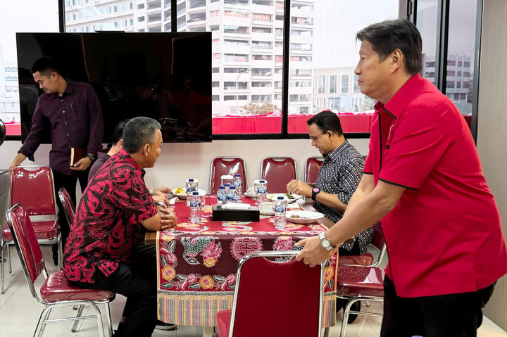 Dikonfirmasi terpisah, Jubir Anies Sahrin Hamid mengatakan pertemuan dengan DPD PDIP akan membahas sejumlah program-program pro rakyat termasuk politik tata ruang hingga kelestarian lingkungan.