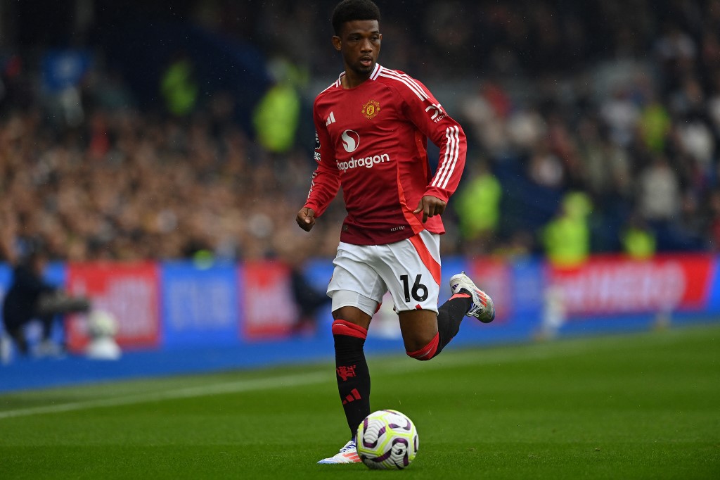 MU bisa menyamakan kedudukan. Amad Diallo menguasai umpan panjang Noussair Mazraoui dan mengecoh pemain Brighton sebelum melepaskan tembakan kaki kiri yang mengenai pemain Brighton dan berbuah gol.