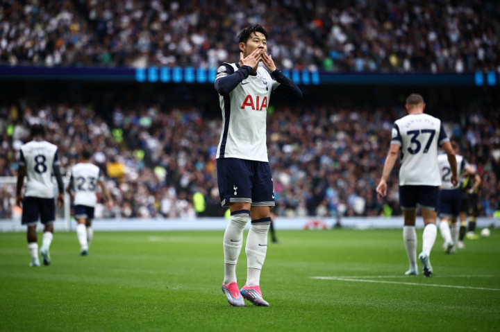 Spurs kembali mencetak gol pada menit ke-25. Kali ini dari kaki kapten Son Heung-min setelah memanfaatkan kesalahan kiper Jordan Pickford.