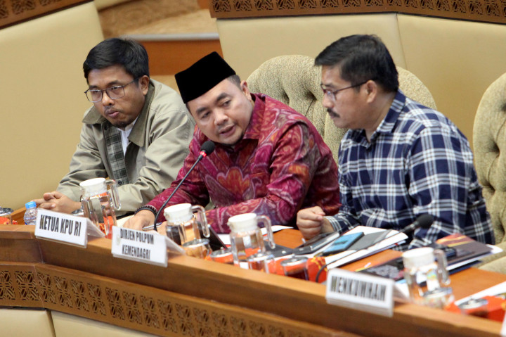 Pengesahan itu diambil dalam Rapat konsultasi perubahan Peraturan KPU (PKPU) tentang pencalonan di Pilkada serentak 2024 setelah adanya putusan Mahkamah Konstitusi. 