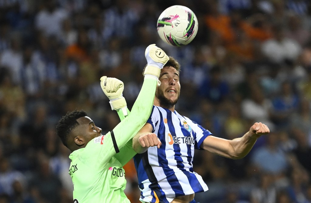 Juventus juga mengungkapkan ada opsi pembelian senilai 25 juta euro yang dicicil tiga kali. Ada pula tambahan buaya 3,1 juta euro dan bonus yang bisa naik sampai 5 juta euro.