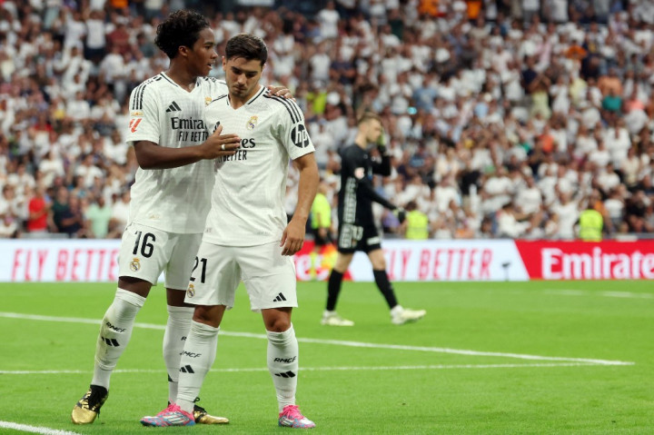 Unggul dua gol tak membuat Madrid mengendurkan intensitas serangan. El Real malah terus menggempur Valladolid dan berhasil mencetak gol ketiga setelah Endrick menyambut umpan Diaz.