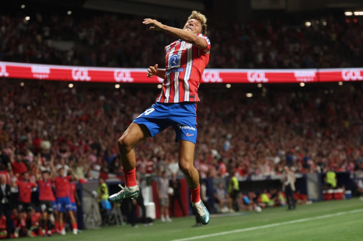 Atletico tidak mengendurkan serangan pada awal babak kedua, sampai membuahkan hasil pada menit ke-48 lewat gol yang dicetak Marcos Llorente untuk membawa Atletico unggul 2-0 atas Girona.