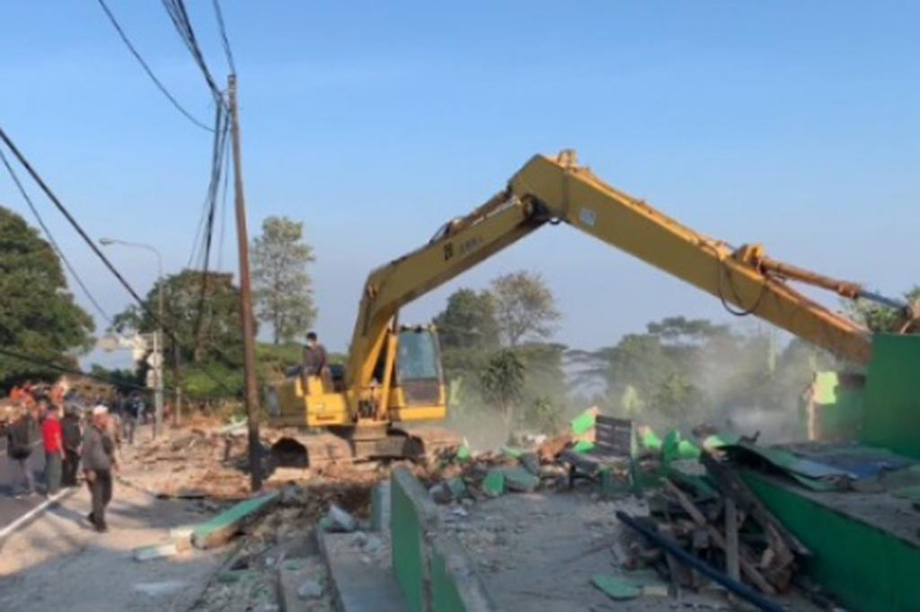 
Bangunan yang akan ditertibkan yakni yang berada diantara wilayah gantole hingga ke warpat perbatasan Bogor-Cianjur.