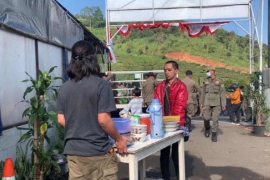 Penertiban kios liar tahap dua di Kawasan Puncak, Kabupaten Bogor, Jawa Barat, Senin, 26 Agustus 2024 pagi kembali dibongkar.