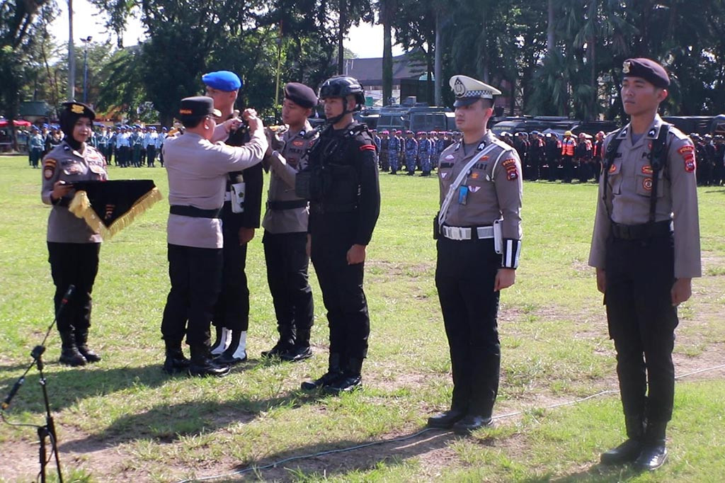 Sebanyak 5.000 personel gabungan melaksanakan apel pasukan Operasi Mantap Praja Singgalang 2024 dalam rangka pengamanan Pilkada serentak 2024. Kapolda Sumatera Barat, Irjen Pol Suharyono, mengatakan, sejauh ini kondisi di Sumbar masih kondusif.