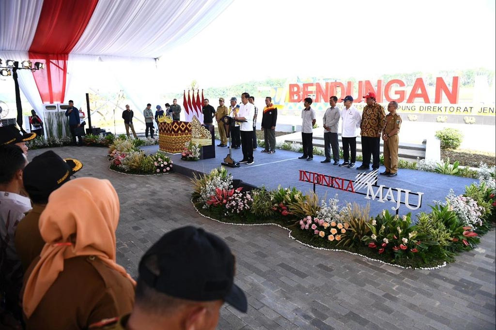 Presiden Joko Widodo menegaskan bahwa ke depan, air akan menjadi hal yang sangat penting bagi kehidupan. Menurut Presiden, pemerintah saat ini akan berfokus pada manajemen pengelolaan air yang dapat memberikan manfaat bagi masyarakat di seluruh Tanah Air.