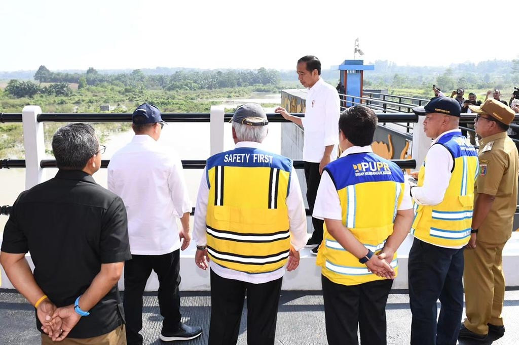 Presiden pun berharap, bendungan ke-44 yang diresmikan oleh Presiden dalam masa pemerintahannya ini dapat dimanfaatkan mulai dari irigasi hingga reduksi banjir. Selain itu, Presiden juga berharap produktivitas para petani sekitar bendungan dapat naik secara signifikan.