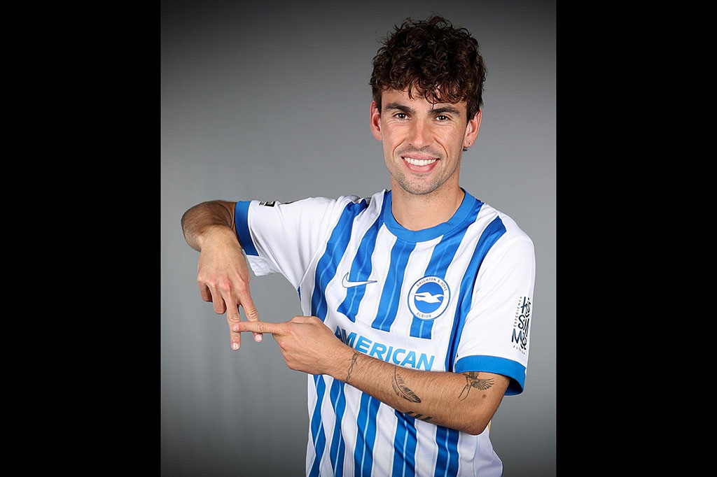 Sebelum memutuskan ke Brighton, ada beberapa tawaran dari liga di Eropa lainya seperti dari Atletico Madrid dan Atalanta di Liga Italia tetapi semua ditolaknya. Adapun nilai transfer O'Riley ke Brighton dilaporkan mencapai 25 juta pound sterling (sekitar Rp509 miliar). 