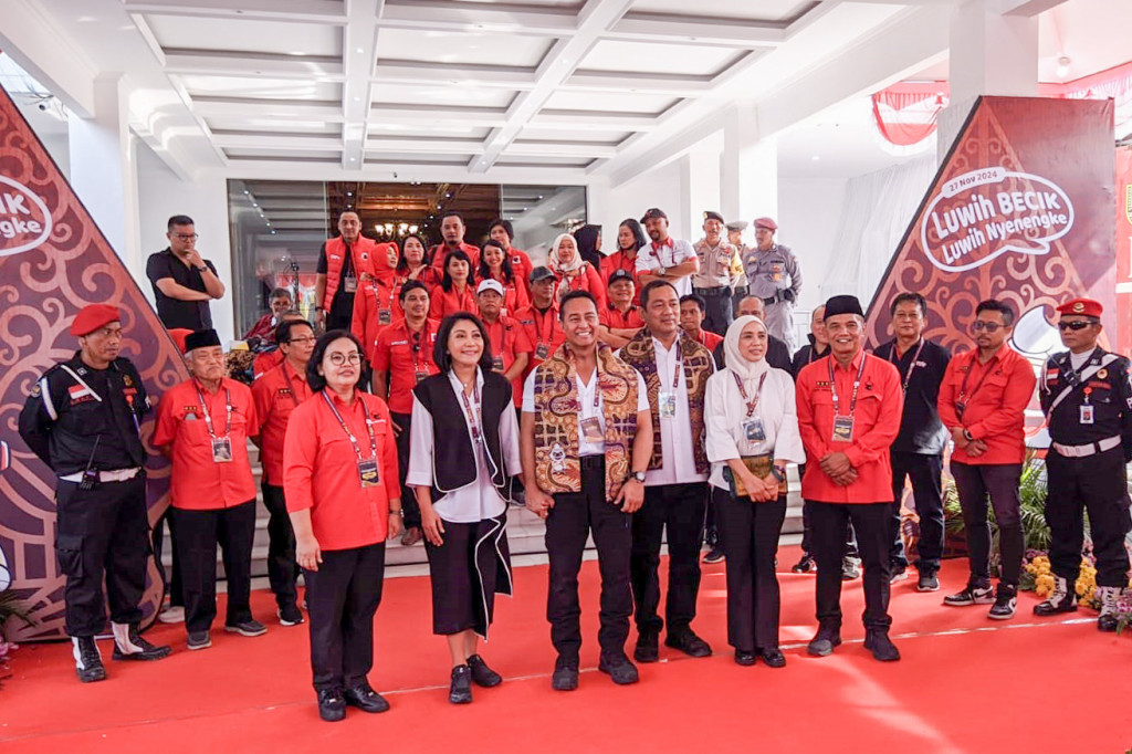Andika Perkasa dan Hendrar Prihadi dinyatakan memenuhi syarat setelah berkas-berkas yang diserahkan ke KPU Jawa Tengah diversifikasi.