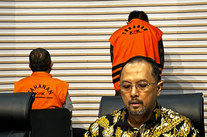 Dua orang itu yakni mantan Direktur Pengembangan Bisnis Jasindo Sahata Lumban Tobing dan pemilik PT Mitra Bina Selaras Toras Sotarduga Panggabean. Mereka kini dikurung di Rutan KPK cabang Gedung C1 dan Gedung Merah Putih.