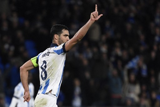 Gelandang berusia 28 tahun tersebut telah menjadi bagian penting dari skuad Real Sociedad sejak bergabung pada 2018 serta mempersembahkan trofi Copa Del Rey 2020 dan lolos kualifikasi Liga Champions musim lalu. Dia total telah tampil 242 kali, mencetak 27 gol dan 30 assist untuk Sociedad di semua kompetisi.