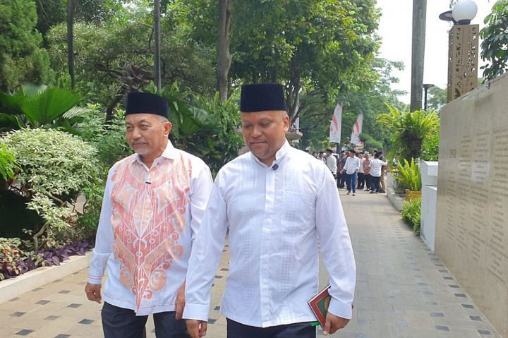 Kedatangan keduanya didampingi juru bicara (jubir) PKS M Iqbal, kemudian Ketua Bappilu NasDem Teritorial Jawa Barat Saan Mustopa.