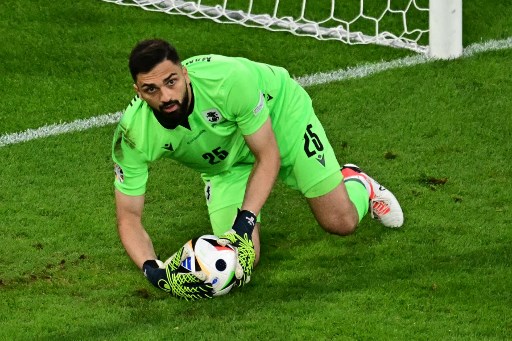 Liverpool resmi mengumumkan rekrutan pertamanya di era Arne Slot yaitu kiper Giorgi Mamardashvili yang didatangkan dari Valencia.