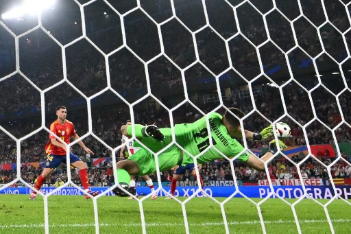 Soal biaya, Fabrizio Romano mengabarkan bahwa biaya kepindahan bintang Euro 2024 itu sebesar 30 juta Euro atau sekitar Rp518 miliar ditambah 86 juta Euro atau sekitar Rp86 miliar.