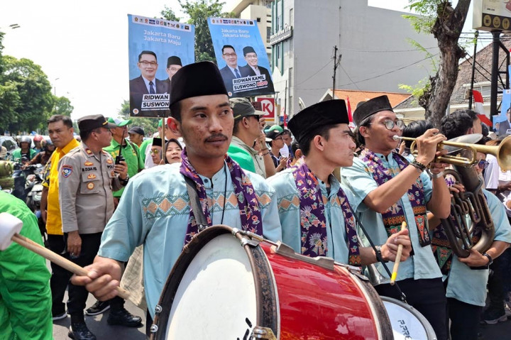 Pasangan Ridwan Kamil (RK) dan Suswono mendaftarkan diri sebagai calon gubernur (cagub) dan wakil calon gubernur (wacagub) DKI Jakarta pada Rabu, 28 Agustus 2024. Pasangan dengan akronim Rido menuju Komisi Pemilihan Umum (KPU) DKI Jakarta dengan berjalan kaki. 