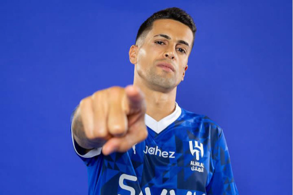 Bek kanan asal Portugal Joao Cancelo resmi merapat ke Al Hilal, setelah sang juara bertahan Liga Arab Saudi itu mengumumkan kedatangan sang pemain pada Rabu, 28 Agustus 2024 dini hari WIB.