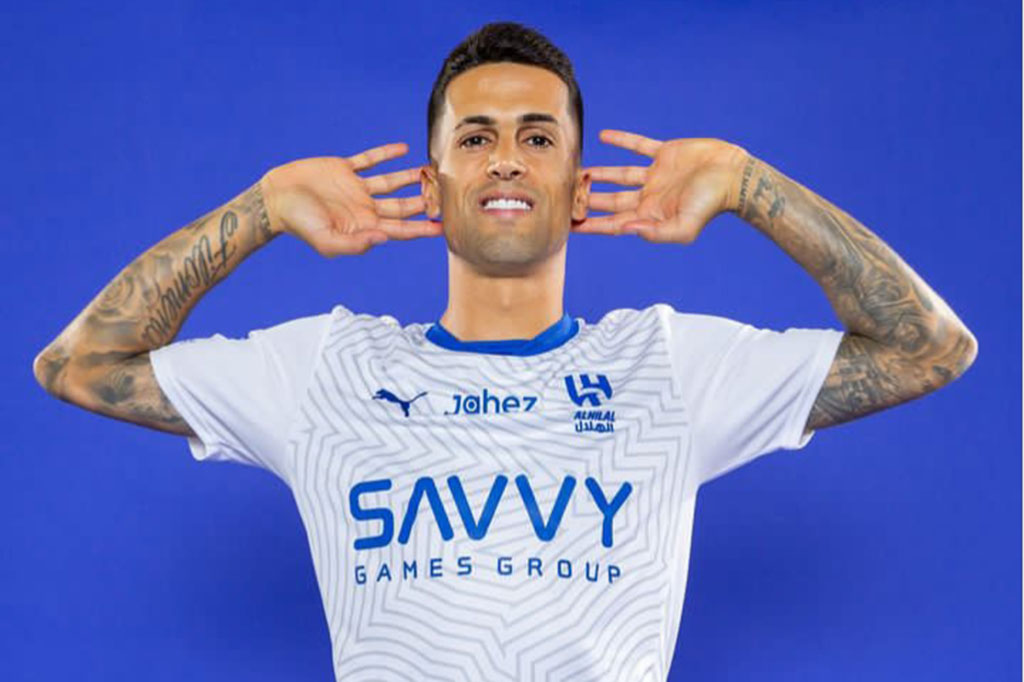 Al Hilal memberikan kontrak kepada Cancelo selama tiga musim. Klub Arab Saudi ini menjadi klub kedelapan bek kanan 30 tahun itu setelah Benfica, Valencia, Inter Milan, Juventus, Manchester City, Bayern Muenchen, dan FC Barcelona.