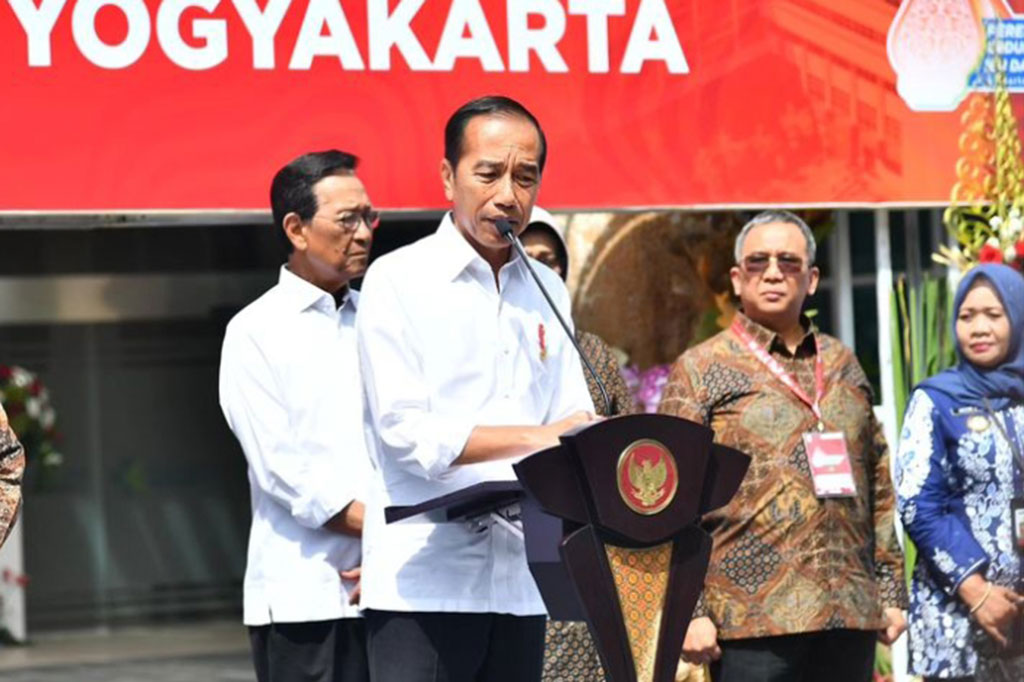 Jokowi mengungkapkan jumlah kematian ibu di Indonesia berada pada ranking kesembilan dari 10 negara di ASEAN. Sementara, kematian anak berada di ranking ketujuh dari 10 negara di ASEAN. Untuk itu Kepala Negara mengapresiasi pembangunan Gedung Pelayanan Kesehatan Ibu dan Anak Sardjito Yogyakarta yang menghabiskan anggaran sebesar Rp267 miliar.