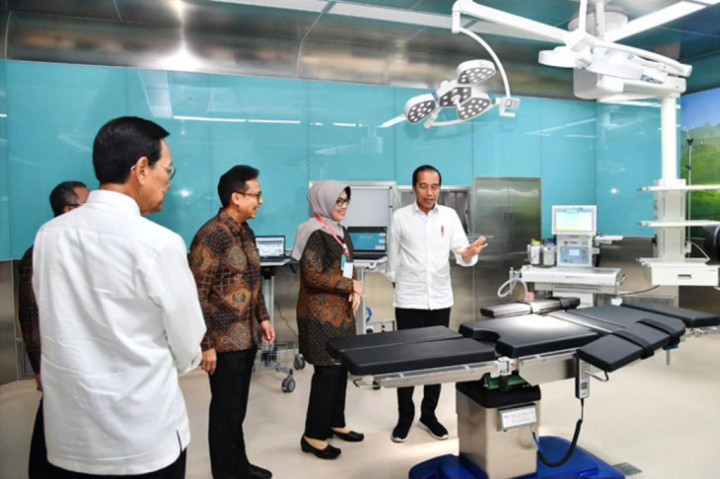 Menurut Presiden, nantinya total akan ada 12 RS di seluruh Tanah Air yang akan diresmikan dengan standar seperti Gedung Pelayanan Kesehatan Ibu dan Anak Sardjito Yogyakarta tersebut.