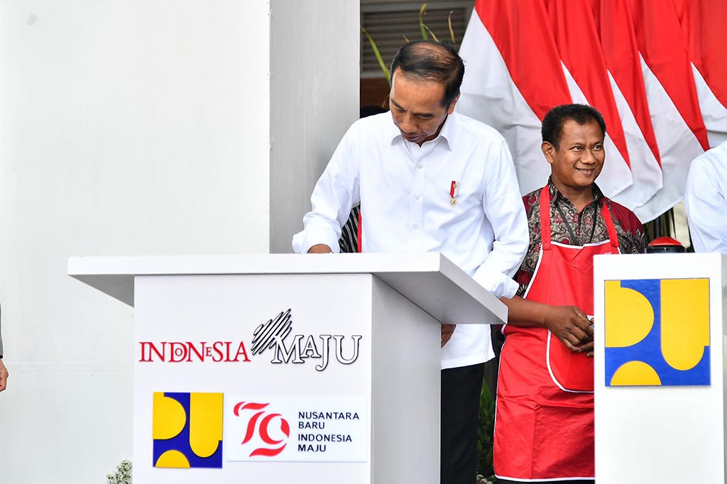 Pasar Godean, yang dulunya hanya mengalami perbaikan ringan pada tahun 1994, kini telah dibangun kembali dengan infrastruktur yang jauh lebih modern dan representatif. Dengan kapasitas yang mampu menampung hingga 1.800 pedagang, pasar ini diharapkan menjadi pusat perekonomian baru yang lebih dinamis di Sleman.