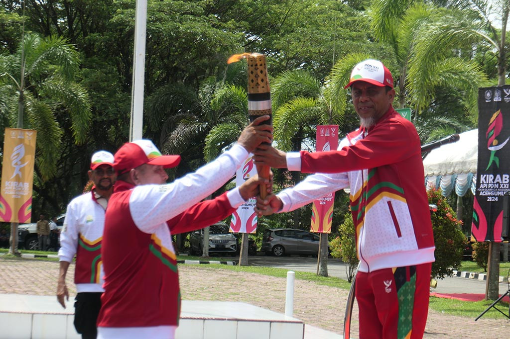 Arak-arakan Kirab Api Pekan Olahraga Nasional (PON) XXI 2024 berhasil membakar semangat persatuan masyarakat Aceh. Dimulai dari Kota Sabang, api abadi ini telah melintasi tiga kabupaten, yaitu Aceh Jaya, Aceh Barat, Nagan Raya dan kini tiba di Aceh Barat Daya (Abdya).