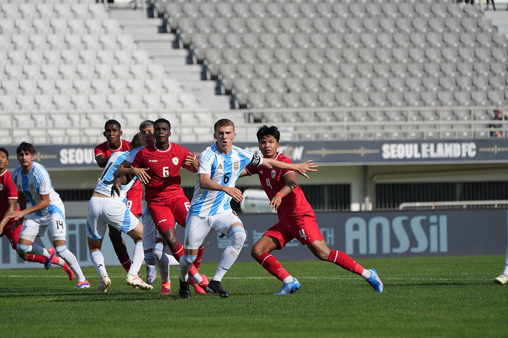 Ketua Umum PSSI, Erick Thohir memuji perjuangan Timnas U-20 yang berhasil menundukkan tim unggulan dengan status peringkat pertama FIFA, Argentina U-20 dengan skor, 2-1 pada laga pembuka mini turnamen bertajuk Seoul Earth On Us Cup 2024 di Seoul, Korsel, Rabu, 28 Agustus 2024.