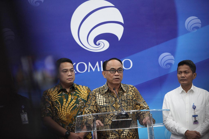 Kebijakan ini mencakup kewajiban bagi seluruh Penyelenggara Sistem Elektronik (PSE) untuk menandatangani pakta integritas yang menegaskan komitmen mereka dalam tidak memfasilitasi perjudian online serta deklarasi
bersama dengan Bank Indonesia (BI), Otoritas Jasa Keuangan (OJK), dan sebelas asosiasi serta perhimpunan sistem pembayaran nasional.