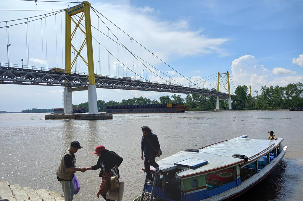 Pemerintah Provinsi Kalimantan Selatan berencana akan mengembangkan wisata pesiar Sungai Barito yang dinilai tidak kalah menarik dari wisata sungai luar negeri seperti Sungai Chao Phraya di Bangkok, Thailand.