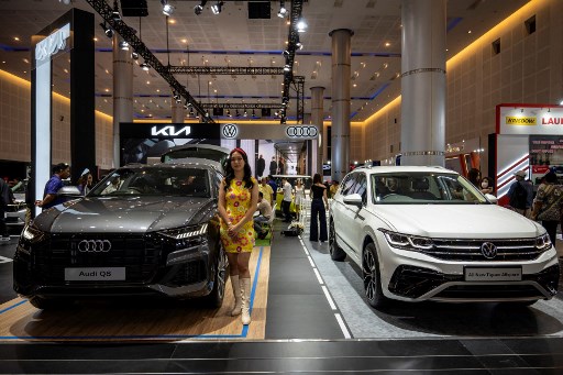 Beragam kendaraan tersebut dipamerkan dengan spesifikasi terbaru termasuk berbagai produk elektrifikasi paling baru yang dapat dilihat dan dirasakan pengalaman mengendarainya secara langsung oleh masyarakat.