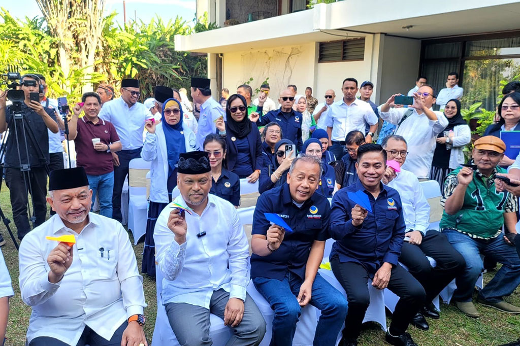 Partai Keadilan Sejahtera, Partai NasDem, dan PPP, resmi mendeklarasikan Ahmad Syaikhu sebagai calon gubernur Jawa Barat (Jabar) dan Ilham Akbar Habibie sebagai calon wakil gubernur Jabar. 