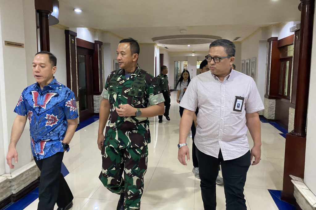 “Dinas penerangan ini bisa memverifikasi berita informasi dengan ketat dengan baik, sehingga rekan-rekan media betul-betul bisa mendapatkan berita yang akurat cepat,” kata Kadispenad Kolonel Inf Wahyu Yudhayana, saat melakukan kunjungan kerja ke Gedung Metro TV.