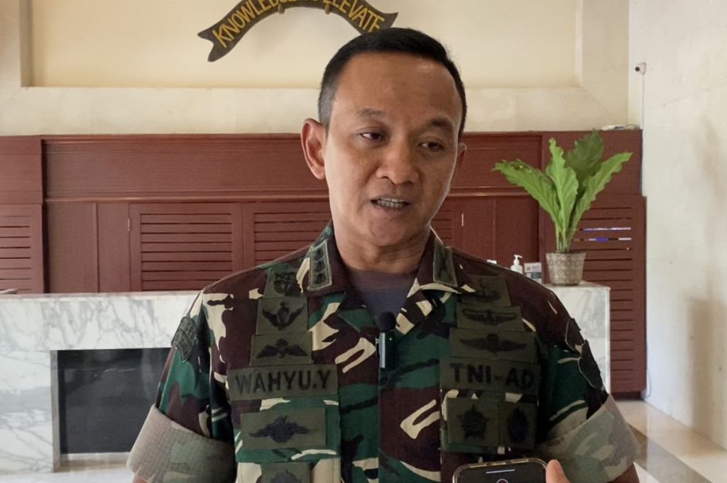 Wahyu Juga menegaskan bahwa TNI akan tetap pada jati dirinya yaitu tegak lurus kepada kebijakan dan keputusan negara. Menjaga kondisi negera tetap aman adalah salah satu pekerjaan yang terus dilakukan TNI. “Kita berkomitmen untuk menjaga situasi kondisi tetap kondusif,” lanjutnya.