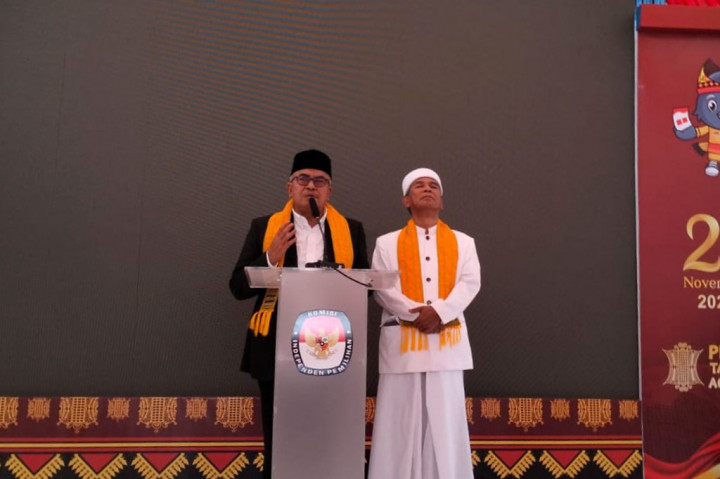 Pasangan calon gubernur dan wakil gubernur Aceh, Bustami Hamzah dan Tgk Muhammad Yusuf A Wahab alias Tu Sop, resmi mendaftar di Komisi Independen Pemilihan (KIP) Aceh pada Kamis, 29 Agustus 2024.