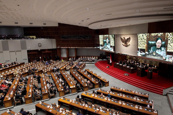 Ketua DPR RI Puan Maharani menyampaikan laporan kinerja DPR RI selama satu tahun pada masa sidang 2023-2024 dalam rangka HUT Ke-79 DPR RI dalam Rapat Paripurna khusus di Gedung Nusantara II, Kompleks Parlemen, Senayan, Jakarta, Kamis, 29 Agustus 2024.