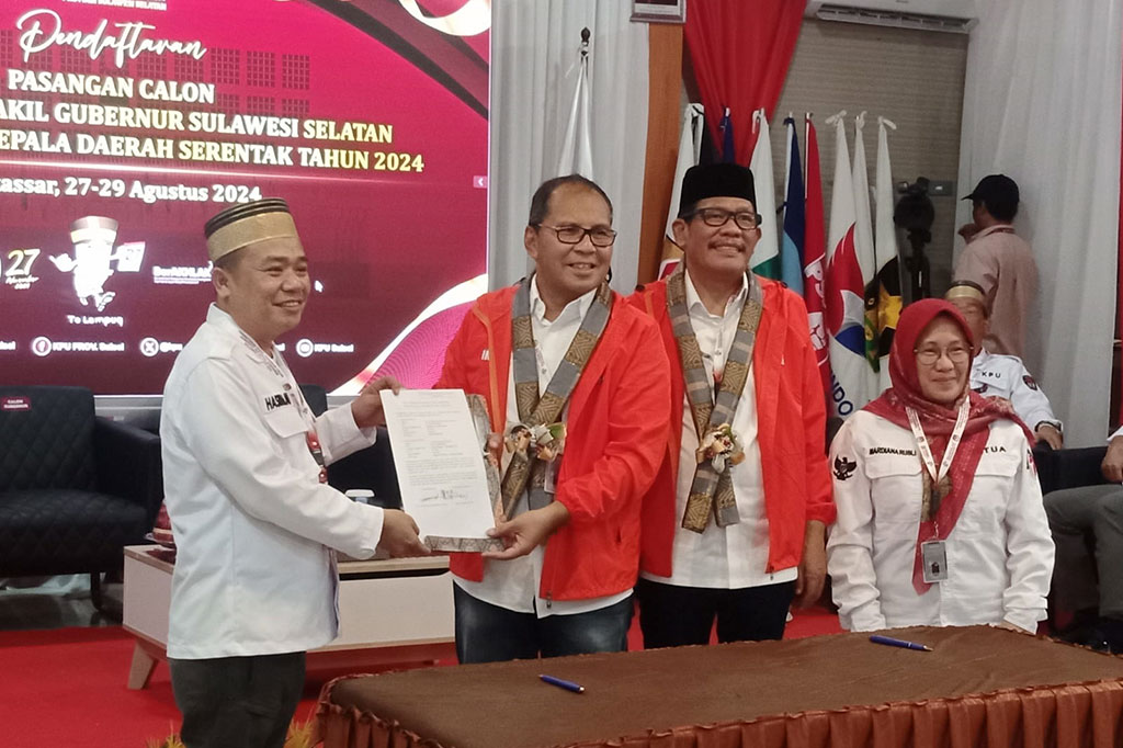 Pasangan Moh. Ramdhan Pomanto-Azhar Arsyad secara resmi mendaftarkan diri ke KPU Sulawesi Selatan sebagai calon Gubernur dan Wakil Gubernur Sulawesi Selatan. 