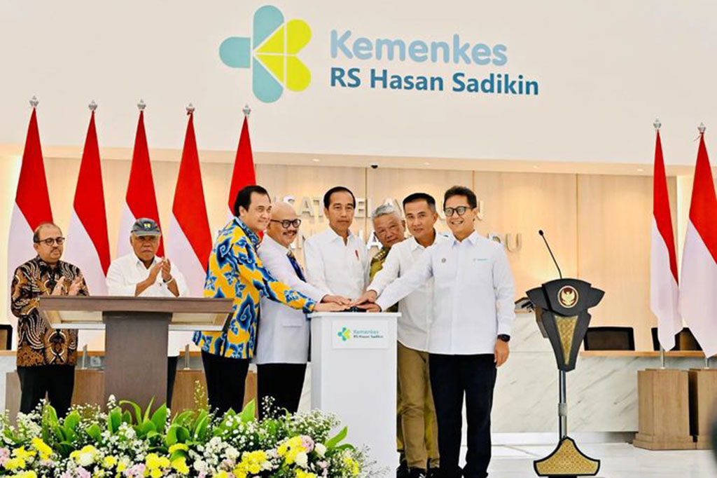 Presiden Joko Widodo (Jokowi) meresmikan Gedung Pelayanan Kesehatan Ibu dan Anak Rumah Sakit Hasan Sadikin di Kota Bandung, Jawa Barat, Kamis, 29 Agustus 2024.