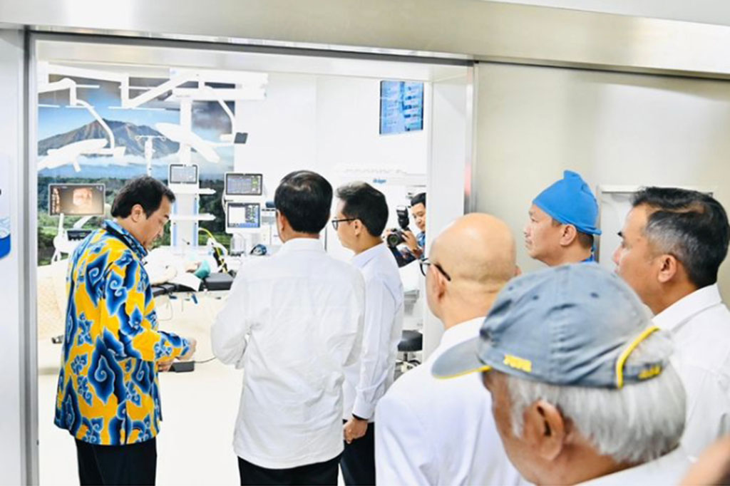 Menurut Jokowi, gedung baru ini dilengkapi dengan 490 tempat tidur dan berbagai fasilitas medis modern untuk pelayanan ibu dan anak yang menghabiskan anggaran sebesar Rp383 miliar.