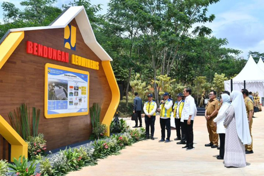 Biasanya anggaran untuk pembangunan bendungan, kata Presiden, seperti yang sudah diresmikan sebelumnya besaran biayanya sekitar Rp800 juta, dan yang paling besar Rp1,5 triliun.