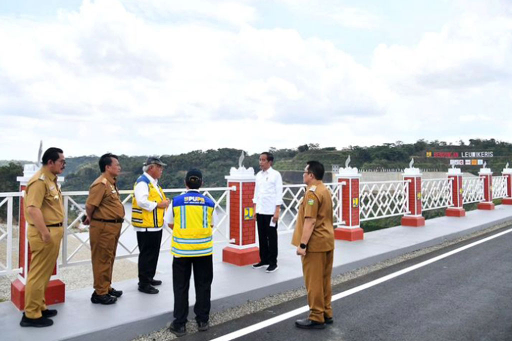 Jokowi berharap biaya yang cukup besar untuk pembangunan Bendungan Leuwikeris itu dapat memberikan banyak manfaat, di antaranya untuk pengendalian bencana banjir dan pembangkit listrik. Selain itu, Bendungan Leuwikeris dapat memenuhi kebutuhan air pertanian untuk mengairi daerah irigasi seluas 11.200 hektare.