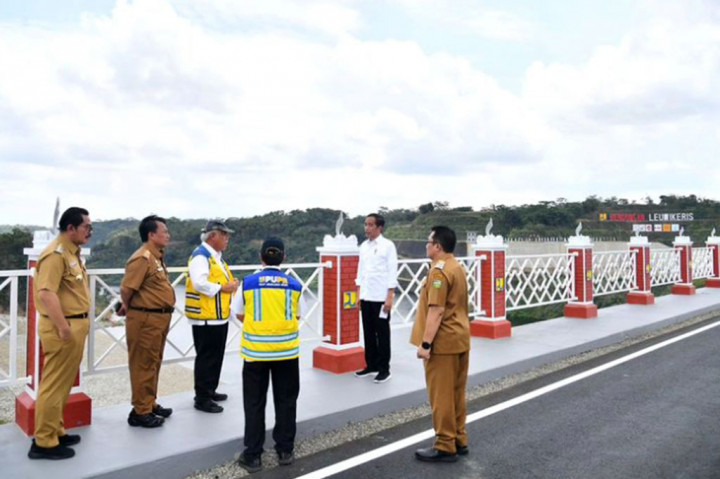 Jokowi berharap biaya yang cukup besar untuk pembangunan Bendungan Leuwikeris itu dapat memberikan banyak manfaat, di antaranya untuk pengendalian bencana banjir dan pembangkit listrik. Selain itu, Bendungan Leuwikeris dapat memenuhi kebutuhan air pertanian untuk mengairi daerah irigasi seluas 11.200 hektare.