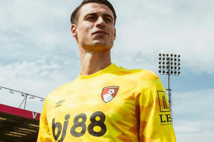 Kepa Arrizabalaga memulai eksodus kepergian para pemain Chelsea dalam 48 jam terakhir sebelum ditutupnya bursa transfer, dengan bergabung ke Bournemouth sebagai pemain pinjaman selama semusim, Kamis, 29 Agustus 2024.